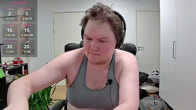 Snapshot of kresser1995DK21 chatting on 01/18/25, 06:43 kresser1995DK21 online show from 01/18/25, 06:43