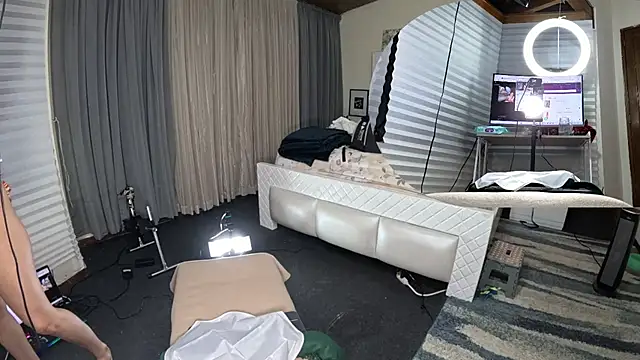 Snapshot of Alondra_fetish chatting on 12/29/24, 03:44 Alondra fetish online show from 12/29/24, 03:44