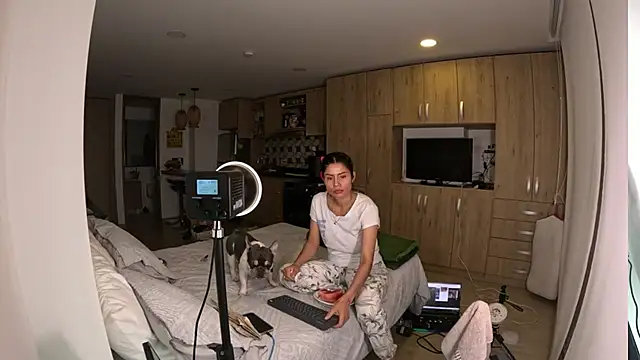 Snapshot of Alondra_fetish chatting on 01/20/25, 08:09 Alondra fetish online show from 01/20/25, 08:09