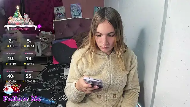 Snapshot of Tiffany_bunny2023 chatting on 12/18/25, 02:39 Tiffany bunny2023 online show from 12/18/25, 02:39