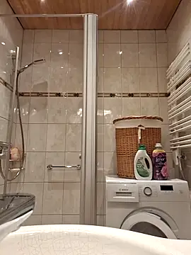 Snapshot of Elfucker77 chatting on 10/15/25, 06:13 Elfucker77 online show from 10/15/25, 06:13