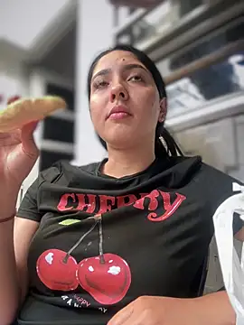 MarianaBenz online show from 02/07/25, 08:31