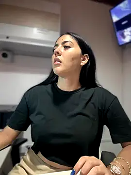 MarianaBenz online show from 11/18/25, 01:55