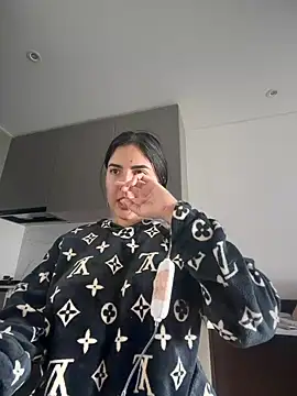 Snapshot of MarianaBenz chatting on 02/17/26, 03:19 MarianaBenz online show from 02/17/26, 03:19