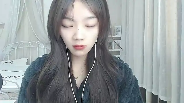 Snapshot of Jenny-Z chatting on 12/15/25, 02:05 Jenny-Z online show from 12/15/25, 02:05