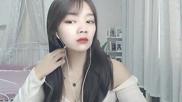 Snapshot of Jenny-Z chatting on 02/10/26, 02:04 Jenny-Z online show from 02/10/26, 02:04