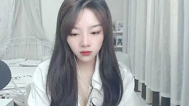 Snapshot of Jenny-Z chatting on 05/05/26, 01:46 Jenny-Z online show from 05/05/26, 01:46