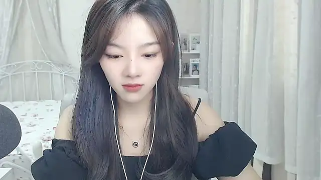 Snapshot of Jenny-Z chatting on 05/18/26, 01:56 Jenny-Z online show from 05/18/26, 01:56