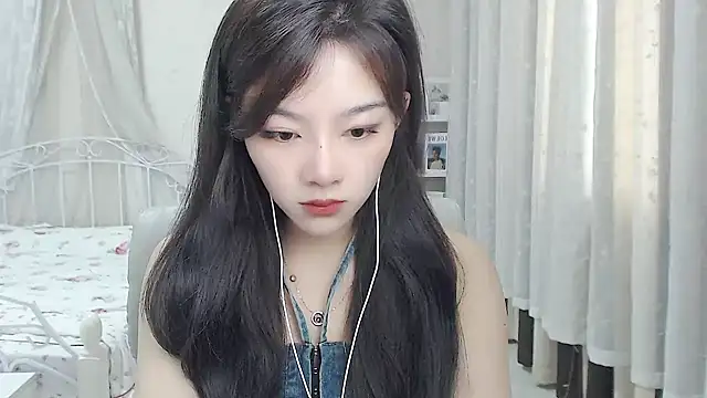 Snapshot of Jenny-Z chatting on 06/02/26, 02:13 Jenny-Z online show from 06/02/26, 02:13