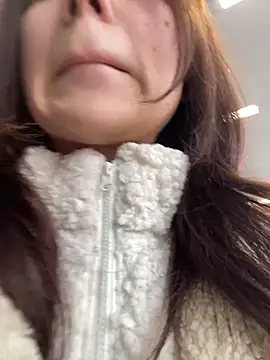 QuitieLia online show from 12/05/24, 08:11