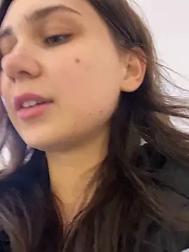 QuitieLia online show from 12/09/24, 03:22