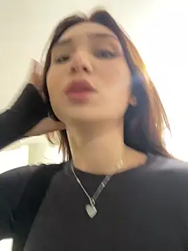 QuitieLia online show from 12/12/24, 03:27