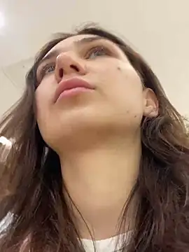 QuitieLia online show from 12/13/24, 08:41