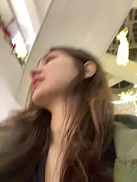 QuitieLia online show from 12/17/24, 03:17