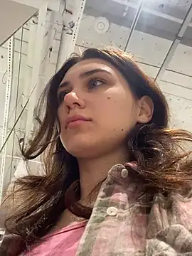 QuitieLia online show from 12/27/24, 08:35