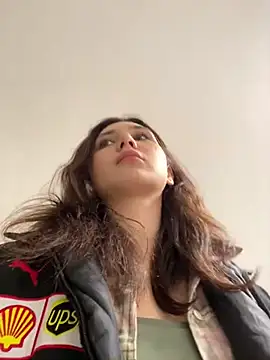 QuitieLia online show from 01/21/25, 03:10