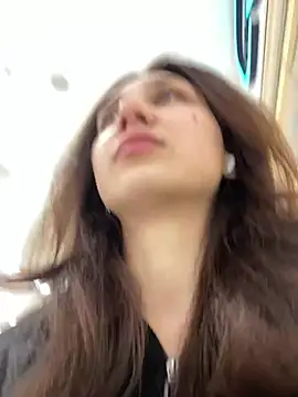 QuitieLia online show from 01/24/25, 08:02