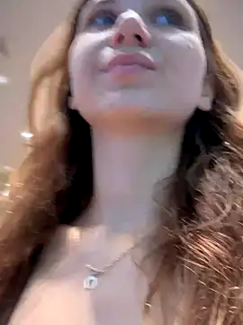 QuitieLia online show from 09/10/25, 09:42