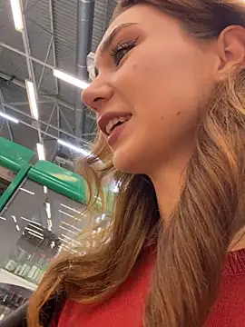 QuitieLia online show from 11/24/25, 08:14