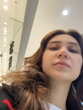 QuitieLia online show from 12/14/25, 09:36