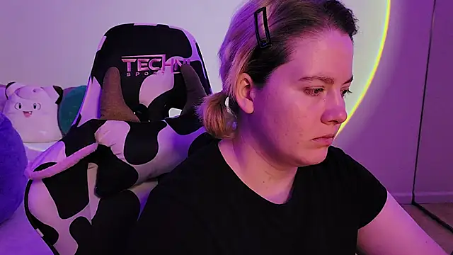 Snapshot of InternetFairy_XO chatting on 12/15/24, 03:09 InternetFairy XO online show from 12/15/24, 03:09