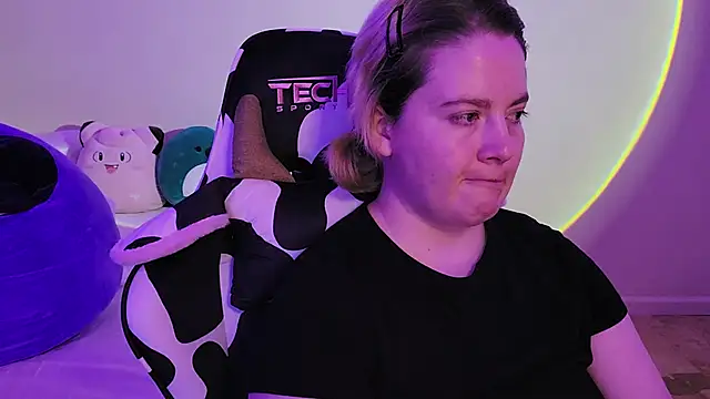 Snapshot of InternetFairy_XO chatting on 12/15/24, 06:15 InternetFairy XO online show from 12/15/24, 06:15