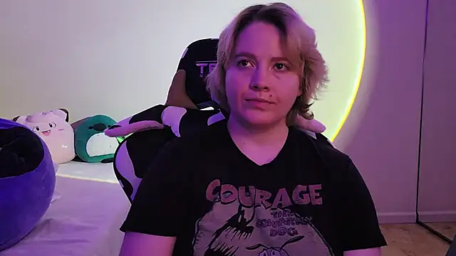 Snapshot of InternetFairy_XO chatting on 12/17/24, 07:48 InternetFairy XO online show from 12/17/24, 07:48