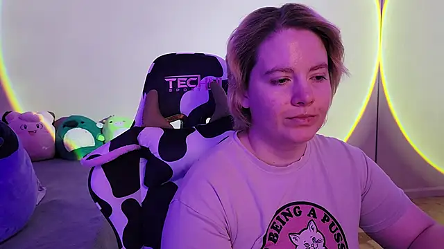 Snapshot of InternetFairy_XO chatting on 12/20/24, 08:12 InternetFairy XO online show from 12/20/24, 08:12