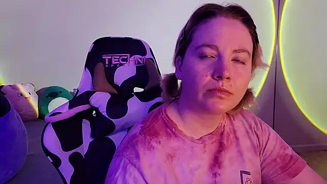 Snapshot of InternetFairy_XO chatting on 12/21/24, 02:15 InternetFairy XO online show from 12/21/24, 02:15