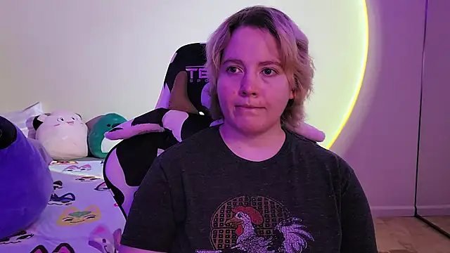 Snapshot of InternetFairy_XO chatting on 12/22/24, 02:16 InternetFairy XO online show from 12/22/24, 02:16