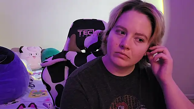 Snapshot of InternetFairy_XO chatting on 12/22/24, 08:47 InternetFairy XO online show from 12/22/24, 08:47