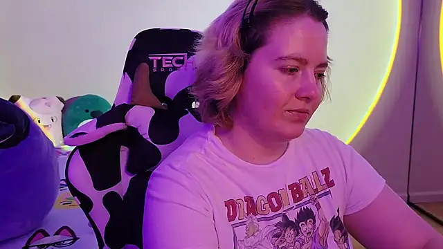 Snapshot of InternetFairy_XO chatting on 12/24/24, 04:33 InternetFairy XO online show from 12/24/24, 04:33