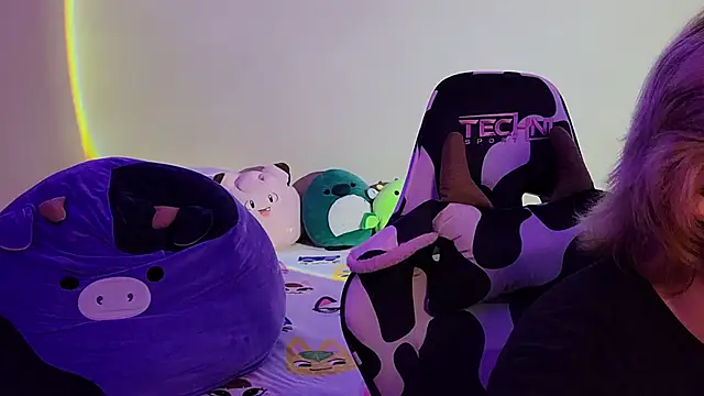 Snapshot of InternetFairy_XO chatting on 12/29/24, 01:34 InternetFairy XO online show from 12/29/24, 01:34