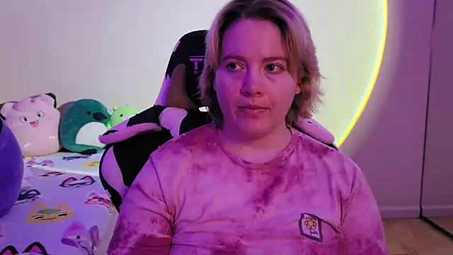 Snapshot of InternetFairy_XO chatting on 12/29/24, 03:13 InternetFairy XO online show from 12/29/24, 03:13