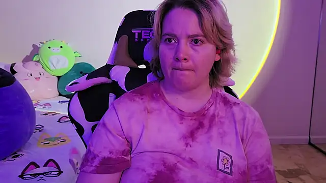 Snapshot of InternetFairy_XO chatting on 12/29/24, 09:30 InternetFairy XO online show from 12/29/24, 09:30