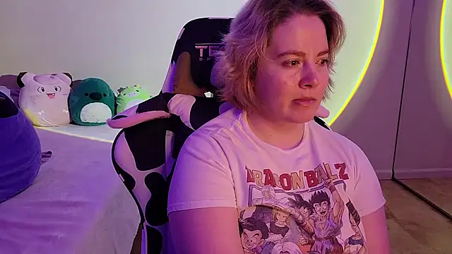 Snapshot of InternetFairy_XO chatting on 01/18/25, 09:45 InternetFairy XO online show from 01/18/25, 09:45