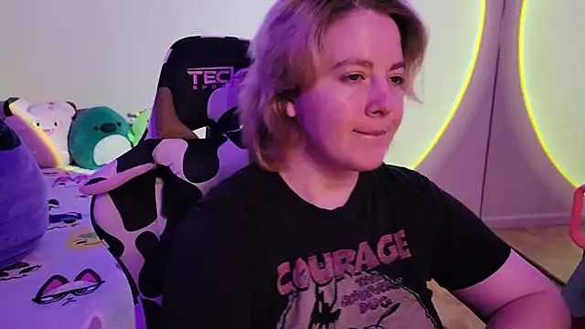 Snapshot of InternetFairy_XO chatting on 01/19/25, 09:01 InternetFairy XO online show from 01/19/25, 09:01