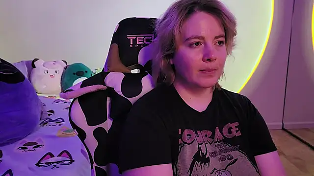 Snapshot of InternetFairy_XO chatting on 01/19/25, 12:06 InternetFairy XO online show from 01/19/25, 12:06