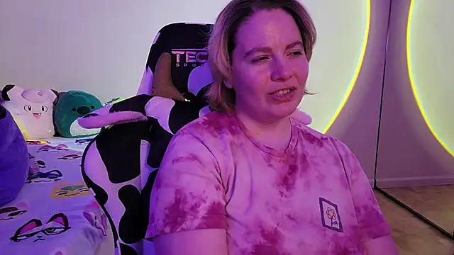 Snapshot of InternetFairy_XO chatting on 01/21/25, 02:26 InternetFairy XO online show from 01/21/25, 02:26