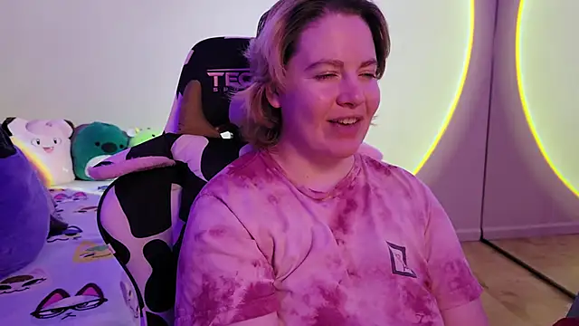 Snapshot of InternetFairy_XO chatting on 01/22/25, 06:10 InternetFairy XO online show from 01/22/25, 06:10