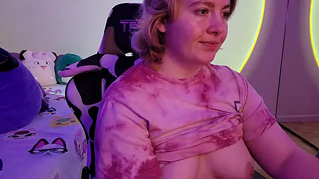 Snapshot of InternetFairy_XO chatting on 01/22/25, 09:13 InternetFairy XO online show from 01/22/25, 09:13