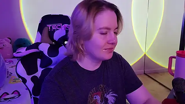 Snapshot of InternetFairy_XO chatting on 01/29/25, 07:11 InternetFairy XO online show from 01/29/25, 07:11