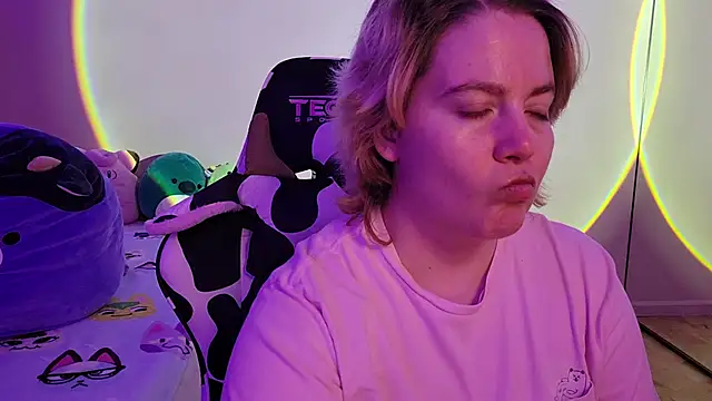 Snapshot of InternetFairy_XO chatting on 01/31/25, 02:26 InternetFairy XO online show from 01/31/25, 02:26