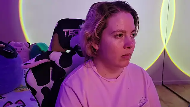 Snapshot of InternetFairy_XO chatting on 01/31/25, 06:13 InternetFairy XO online show from 01/31/25, 06:13