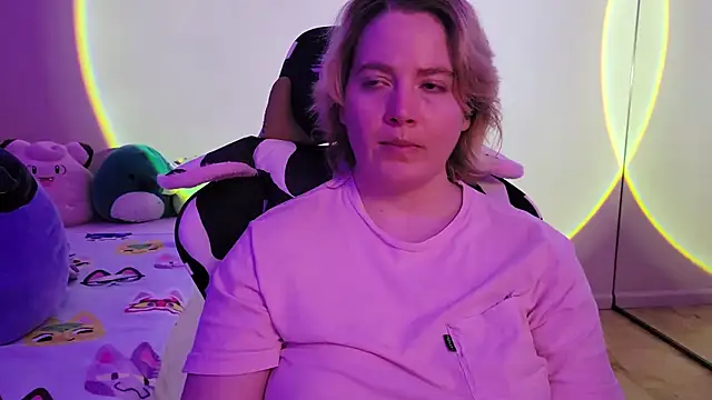 Snapshot of InternetFairy_XO chatting on 01/31/25, 09:16 InternetFairy XO online show from 01/31/25, 09:16