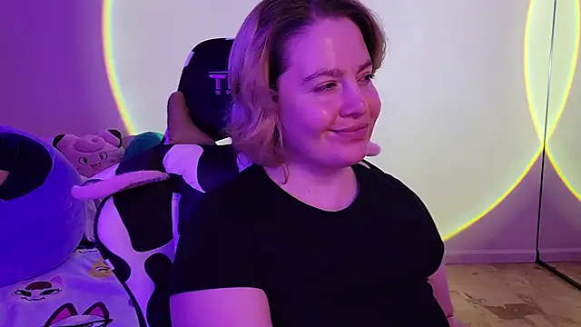 Snapshot of InternetFairy_XO chatting on 02/04/25, 07:07 InternetFairy XO online show from 02/04/25, 07:07