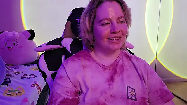 Snapshot of InternetFairy_XO chatting on 02/11/25, 11:32 InternetFairy XO online show from 02/11/25, 11:32