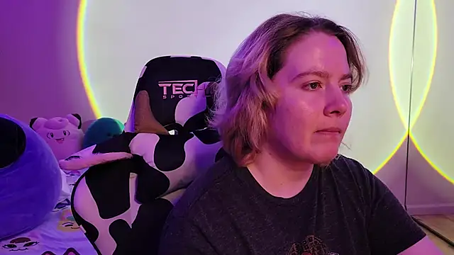 Snapshot of InternetFairy_XO chatting on 02/14/25, 06:56 InternetFairy XO online show from 02/14/25, 06:56