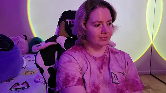 Snapshot of InternetFairy_XO chatting on 02/19/25, 04:23 InternetFairy XO online show from 02/19/25, 04:23