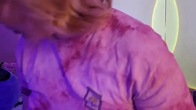 Snapshot of InternetFairy_XO chatting on 02/26/25, 08:48 InternetFairy XO online show from 02/26/25, 08:48